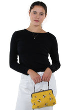 Load image into Gallery viewer, Bees Kisslock Handbag: Black