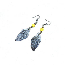 Load image into Gallery viewer, Metal Leaf Earrings