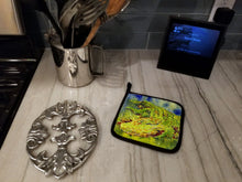 Load image into Gallery viewer, Alligator Pot Holders - Set of 2 Decorative Kitchen Helpers | Made in the USA 8390PTHD