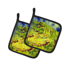 Load image into Gallery viewer, Alligator Pot Holders - Set of 2 Decorative Kitchen Helpers | Made in the USA 8390PTHD