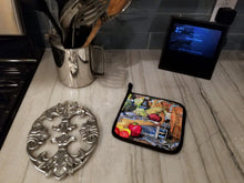 Load image into Gallery viewer, Barq's and Crabs Pot Holders - Set of 2 Decorative Kitchen Helpers | Made in the USA 8538PTHD