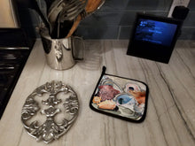 Load image into Gallery viewer, Sea Shells Pot Holders - Set of 2 Decorative Kitchen Helpers | Made in the USA 8619PTHD