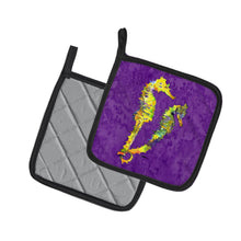 Load image into Gallery viewer, Seahorse Pot Holders - Set of 2 Decorative Kitchen Helpers | Made in the USA 8661PTHD