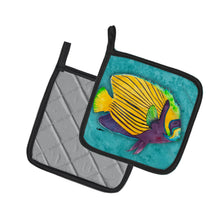 Load image into Gallery viewer, Tropical Fish Pot Holders - Set of 2 Decorative Kitchen Helpers | Made in the USA 8674PTHD