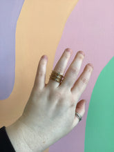 Load image into Gallery viewer, Springy Titanium Gem Statement Ring