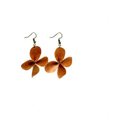 Load image into Gallery viewer, Clover Leather Earrings- Natural