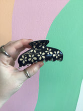 Load image into Gallery viewer, Floral Hair Claw