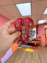 Load image into Gallery viewer, Art Deco Heart Earrings