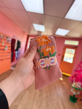 Load image into Gallery viewer, Fun Flower Socks