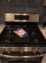 Load image into Gallery viewer, American Flag and Pomeranian Oven Mitt BB2137OVMT