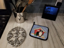 Load image into Gallery viewer, Dog House Collection Bernese Mountain Dog Pot Holders - Set of 2 - Heat-Resistant Kitchen Essentials