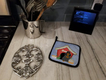 Load image into Gallery viewer, Dog House Collection Cocker Spaniel Black Tan Pot Holders - Set of 2 - Heat-Resistant Kitchen Essentials