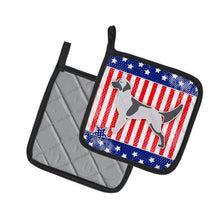 Load image into Gallery viewer, USA Patriotic English Setter Pot Holders - Set of 2 - Heat-Resistant Kitchen Essentials BB3281PTHD