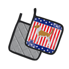 Load image into Gallery viewer, USA Patriotic American Foxhound Pot Holders - Set of 2 - Heat-Resistant Kitchen Essentials BB3298PTHD
