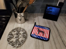Load image into Gallery viewer, AUSA Patriotic merican Water Spaniel Pot Holders - Set of 2 - Heat-Resistant Kitchen Essentials BB3301PTHD