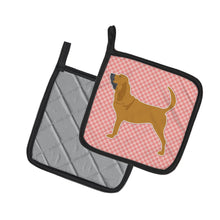 Load image into Gallery viewer, Bloodhound Checkerboard Pink Pot Holders - Set of 2 - Heat-Resistant Kitchen Essentials BB3584PTHD