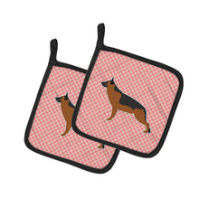Load image into Gallery viewer, German Shepherd Checkerboard Pink Pot Holders - Set of 2 - Heat-Resistant Kitchen Essentials BB3624PTHD