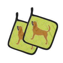 Load image into Gallery viewer, Bloodhound Checkerboard Green Pot Holders - Set of 2 - Heat-Resistant Kitchen Essentials BB3784PTHD