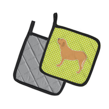 Load image into Gallery viewer, Fila Brasileiro Checkerboard Green Pot Holders - Set of 2 - Heat-Resistant Kitchen Essentials BB3879PTHD