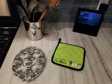 Load image into Gallery viewer, Fruits and Vegetables in Green Pot Holders - Set of 2 - Heat-Resistant Kitchen Essentials BB5135PTHD