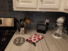 Load image into Gallery viewer, Strawberries on Pink Oven Mitt BB5146OVMT