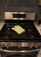 Load image into Gallery viewer, Pears on White Oven Mitt BB5147OVMT