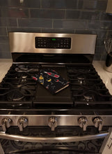 Load image into Gallery viewer, Red and White Wine on Black Oven Mitt BB5197OVMT