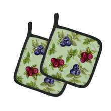 Load image into Gallery viewer, Berries in Green Pot Holders - Set of 2 - Heat-Resistant Kitchen Essentials BB5208PTHD