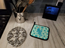 Load image into Gallery viewer, Polkadot Fish Pot Holders - Set of 2 - Heat-Resistant Kitchen Essentials BB6756PTHD