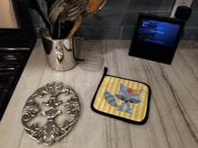 Load image into Gallery viewer, Raccoon Pot Holders - Set of 2 - Heat-Resistant Kitchen Essentials BB6791PTHD