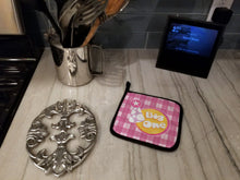 Load image into Gallery viewer, Girl Big One Pot Holders - Set of 2 - Heat-Resistant Kitchen Essentials BB6830PTHD