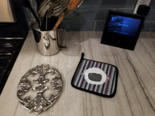 Load image into Gallery viewer, Black Sheep Lamb Face Pot Holders - Set of 2 - Heat-Resistant Kitchen Essentials BB6931PTHD