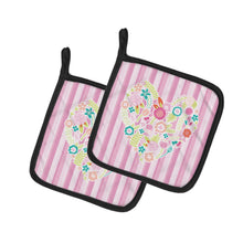 Load image into Gallery viewer, Flowered Heart Pot Holders - Set of 2 - Heat-Resistant Kitchen Essentials BB6937PTHD