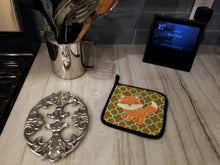 Load image into Gallery viewer, Fox on Quatrafoil Pot Holders - Set of 2 - Heat-Resistant Kitchen Essentials BB6939PTHD