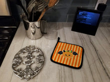 Load image into Gallery viewer, Halloween Pumpkin Bat Pot Holders - Set of 2 - Heat-Resistant Kitchen Essentials BB6959PTHD