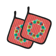 Load image into Gallery viewer, Christmas Wreath Presents Pot Holders - Set of 2 - Heat-Resistant Kitchen Essentials BB6976PTHD