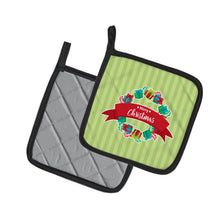 Load image into Gallery viewer, Christmas Wreath Presents Green Pot Holders - Set of 2 - Heat-Resistant Kitchen Essentials