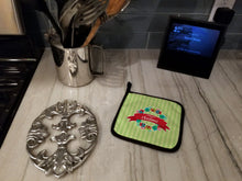 Load image into Gallery viewer, Christmas Wreath Presents Green Pot Holders - Set of 2 - Heat-Resistant Kitchen Essentials