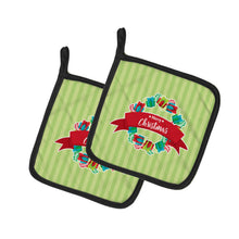 Load image into Gallery viewer, Christmas Wreath Presents Green Pot Holders - Set of 2 - Heat-Resistant Kitchen Essentials