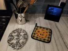 Load image into Gallery viewer, Cookie Face Pot Holders - Set of 2 - Heat-Resistant Kitchen Essentials BB7046PTHD