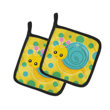 Load image into Gallery viewer, Snail on Polkadots Pot Holders - Set of 2 - Heat-Resistant Kitchen Essentials BB7104PTHD