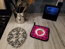 Load image into Gallery viewer, Stawberry Pot Holders - Set of 2 - Heat-Resistant Kitchen Essentials BB7105PTHD