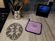 Load image into Gallery viewer, Jellyfish Pot Holders - Set of 2 - Heat-Resistant Kitchen Essentials BB7122PTHD