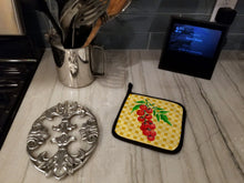 Load image into Gallery viewer, Cherry Tomato on Basketweave Pot Holders - Set of 2 - Heat-Resistant Kitchen Essentials BB7194PTHD