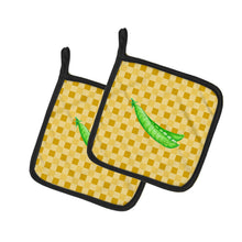 Load image into Gallery viewer, Peas on Basketweave Pot Holders - Set of 2 - Heat-Resistant Kitchen Essentials BB7207PTHD