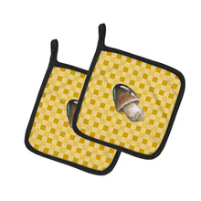 Load image into Gallery viewer, Straw Mushroom on Basketweave Pot Holders - Set of 2 - Heat-Resistant Kitchen Essentials BB7214PTHD