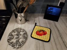 Load image into Gallery viewer, Tomato on Basketweave Pot Holders - Set of 2 - Heat-Resistant Kitchen Essentials BB7215PTHD