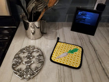Load image into Gallery viewer, White Radish on Basketweave Pot Holders - Set of 2 - Heat-Resistant Kitchen Essentials BB7216PTHD