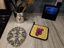 Load image into Gallery viewer, Grapes on Basketweave Pot Holders - Set of 2 - Heat-Resistant Kitchen Essentials BB7227PTHD