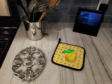 Load image into Gallery viewer, Guava on Basketweave Pot Holders - Set of 2 - Heat-Resistant Kitchen Essentials BB7230PTHD